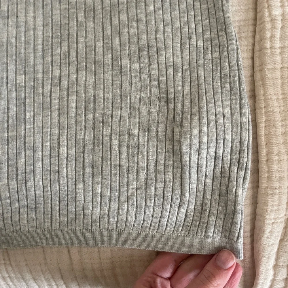 Vince Light Gray Ribbed V-Neck Sweater size small preppy cozy loungewear